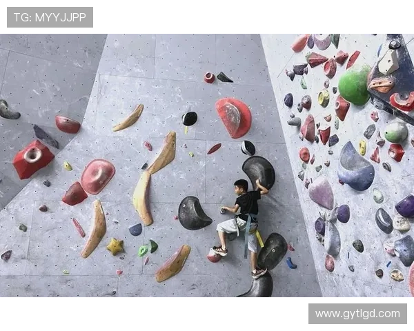 广州攀岩队的精神探索与挑战之旅：攀岩巨献背后的故事与意识