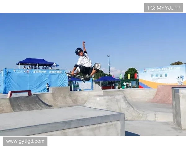 成都滑板队在极限运动嘉年华积分榜中以71分稳居第一名引领全场